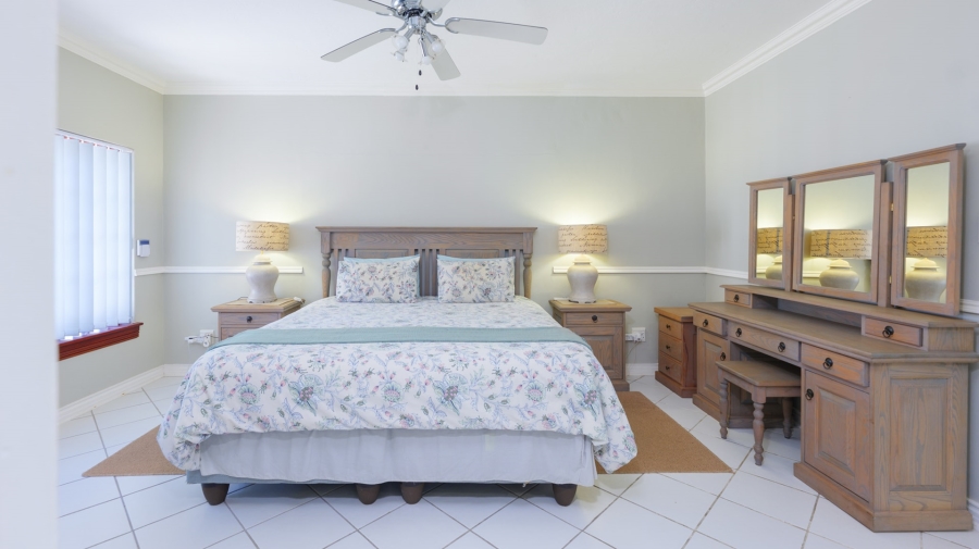 5 Bedroom Property for Sale in Struisbaai Western Cape